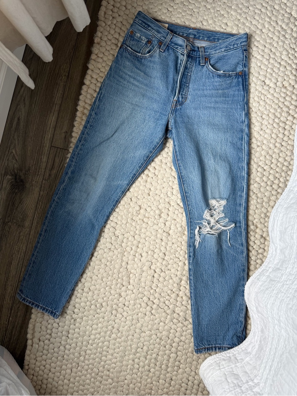 Levi's 501 Women's Blue Straight-Leg Jeans with Knee Rip